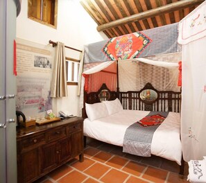 Desk, free WiFi, bed sheets