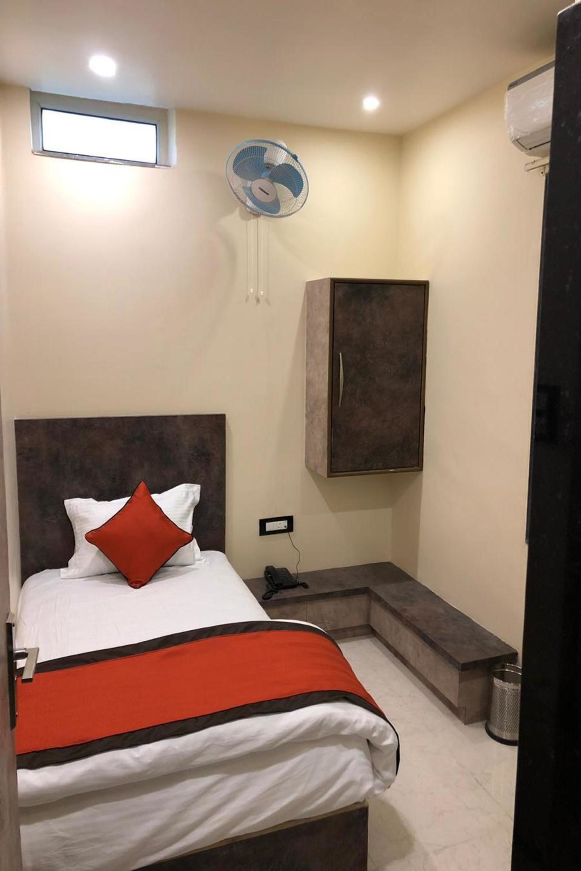 Soundproofing, free WiFi