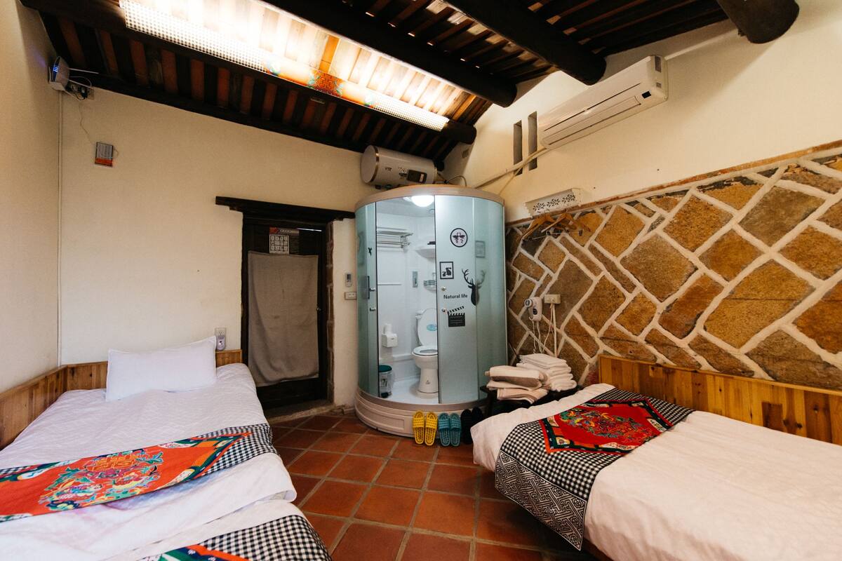 Free WiFi, bed sheets