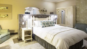 Honeymoon studio suite | Luxe beddengoed, een minibar, een kluis op de kamer