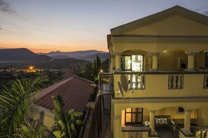 Honeymoon Studio Suite | Valley view - The Royal Palm Bed & Breakfast (Greater Tubatse)