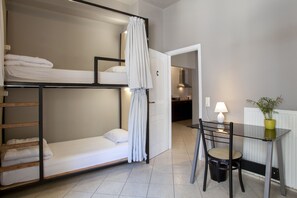 Felles sovesal, kun for kvinner (4 Guests) | Lydisolert, wi-fi (inkludert) og sengetøy