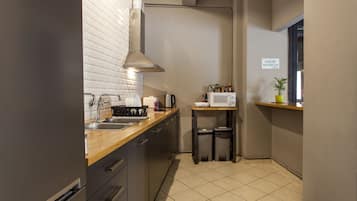 Shared Dormitory, Women only (4 Guests) | Shared kitchen | Fridge, microwave, stovetop, cookware/dishes/utensils