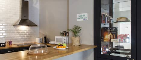Fridge, microwave, stovetop, cookware/dishes/utensils