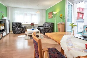 40-inch flat-screen TV with satellite channels, TV, DVD player - Regenbogen Appartement (Bad Krozingen)