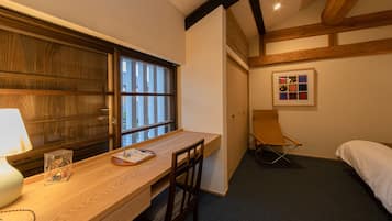 Private Vacation Home, HISA | 3 bedrooms, desk, free WiFi, bed sheets