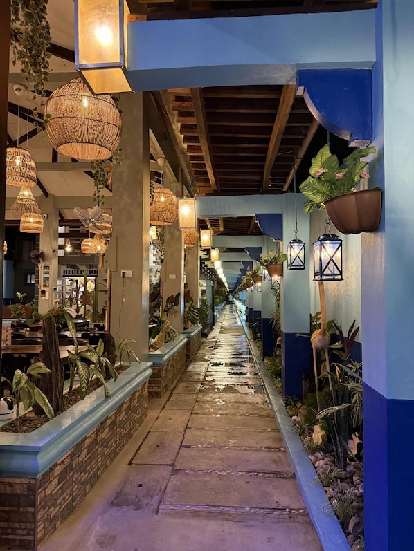 Property grounds - Ferellee Beachfront Inn (San Vicente)