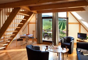 อพาร์ทเมนท์, 1 ห้องนอน (Weinberg) | บริเวณนั่งเล่น | ทีวีจอแบน