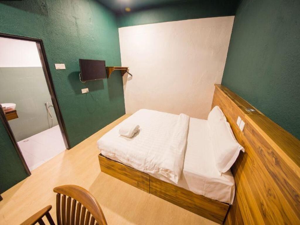 Escritorio, wifi gratis y ropa de cama 