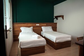 Standard tvåbäddsrum | Skrivbord, gratis wi-fi och sängkläder