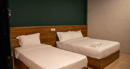 Room V @ Jalan Sultanah Near Bus Stop Batu Pahat