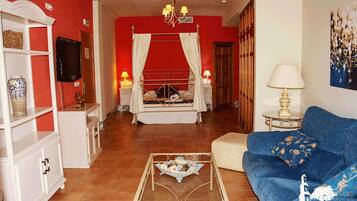 Deluxe Double Room | Desk, laptop workspace, travel crib, free WiFi