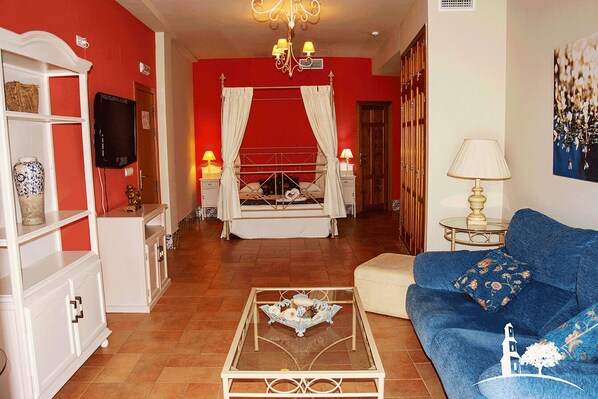 Deluxe Double Room | Desk, laptop workspace, travel crib, free WiFi