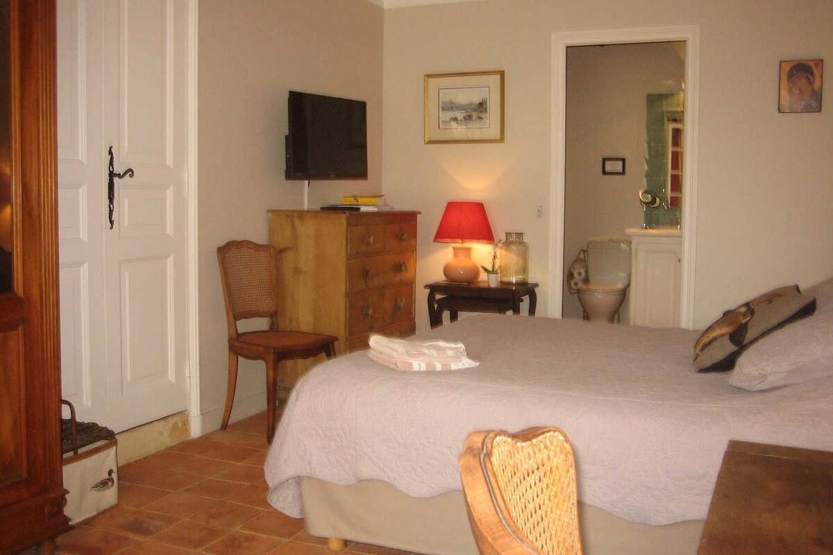 Double Room (Chambre Glycine) | In-room safe, individually decorated, individually furnished