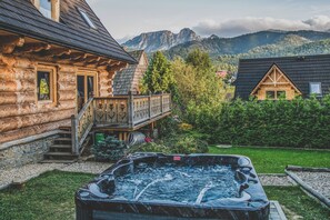 Holzhütte | Whirlwanne