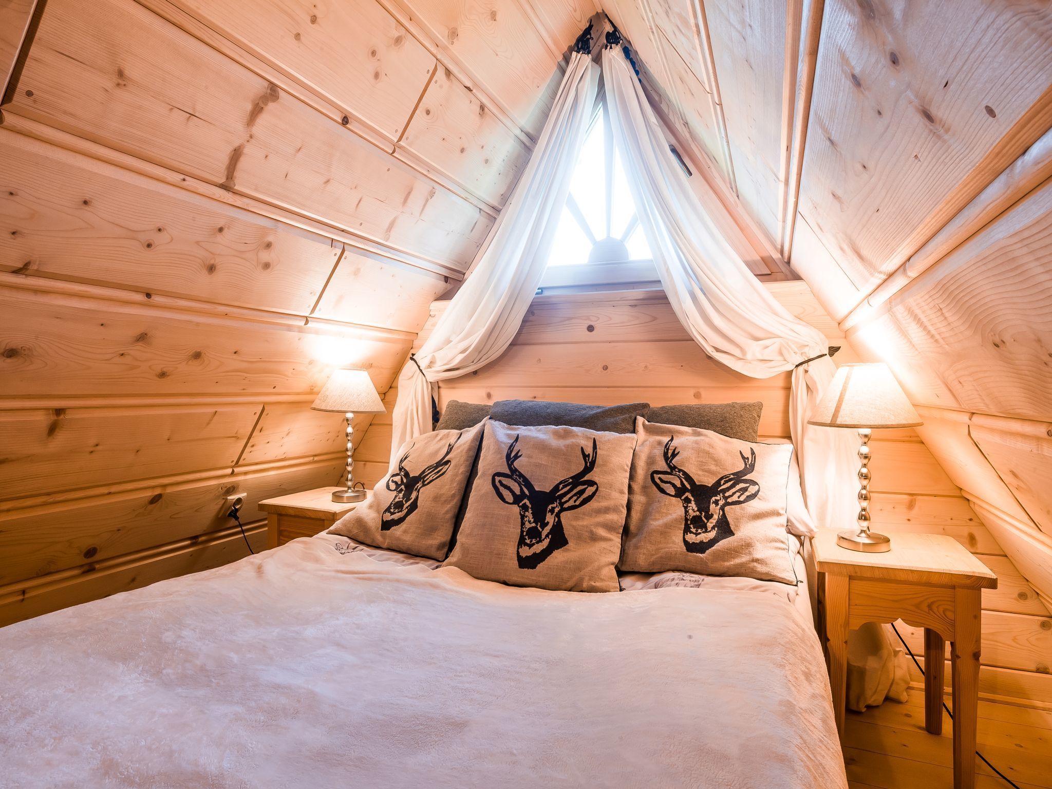 Premium Chalet | Iron/ironing board, cribs/infant beds, rollaway beds, free WiFi