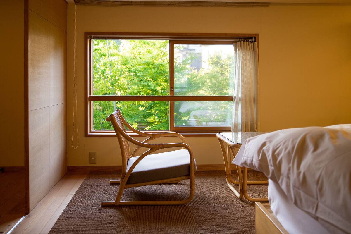 Twin Room, Non Smoking (Private Vacation Home, Kura) | Meja, Wi-fi percuma, cadar katil 