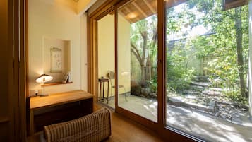Private Vacation Home, Kura, Non Smoking | Balcony view