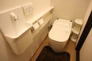 Bathroom - L House (Osaka)