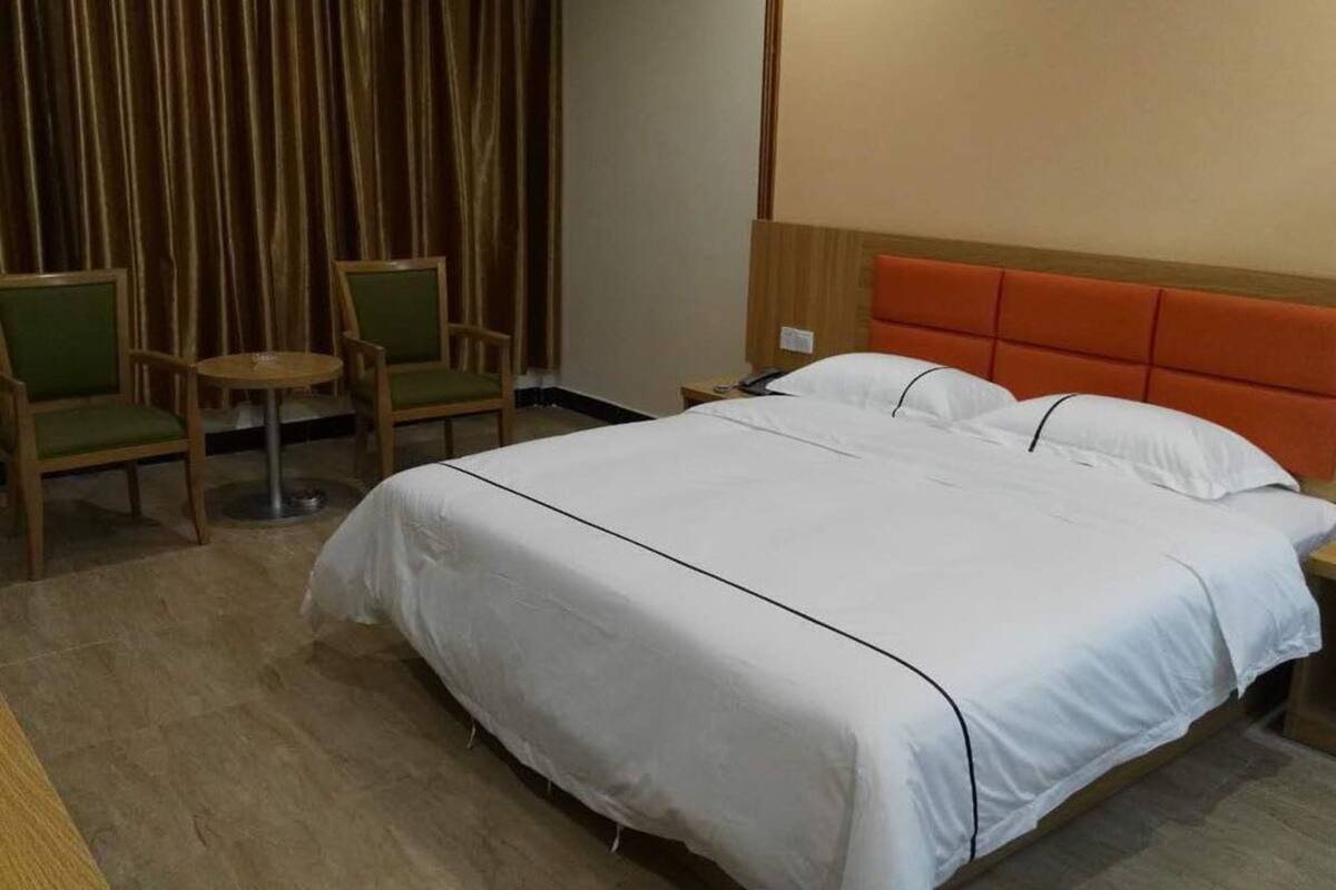 Quarto casal exclusivo | Escrivaninha, cortinas blackout, Wi-Fi de cortesia