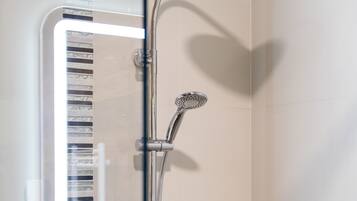 Double Room | Bathroom shower