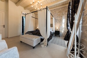 Villa | 4 bedrooms, soundproofing, iron/ironing board, free WiFi