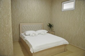 1 bedroom, WiFi, bed sheets - Pomegranate - double room 3 (Kutaisi)