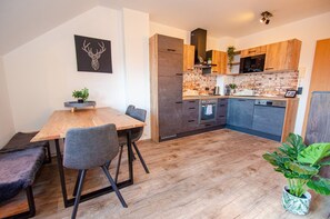 Kühlschrank, Mikrowelle, Ofen, Geschirrspüler