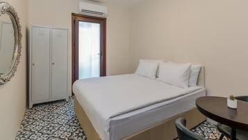 Double Room Shared Bathroom | Egyptian cotton sheets, premium bedding, soundproofing