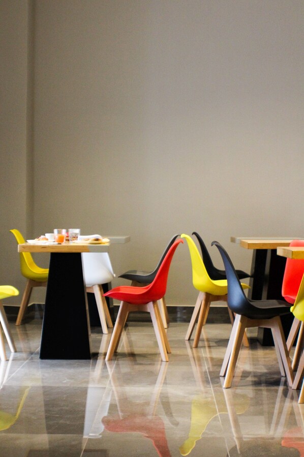 Breakfast area - Be Italian Flat Piazza Bovio 22 (Naples)