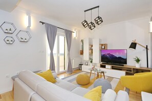 تلفزيون، مدفأة، ألعاب فيديو، كُتُب