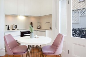 雪櫃、焗爐、爐具、洗碗機