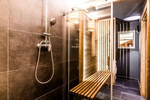 Basic Duplex, 3 Bedrooms, Sauna, Mountainside | Bathroom | Hair dryer, towels, soap, shampoo