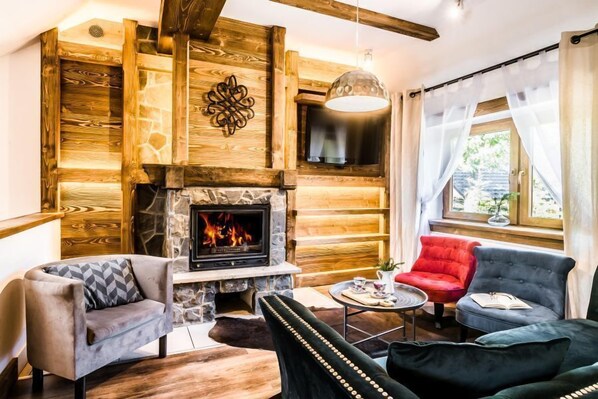 Duplex de base, 3 chambres, sauna, cÎté montagne | Fer et planche à repasser, accÚs au Wi-Fi (inclus), literie fournie