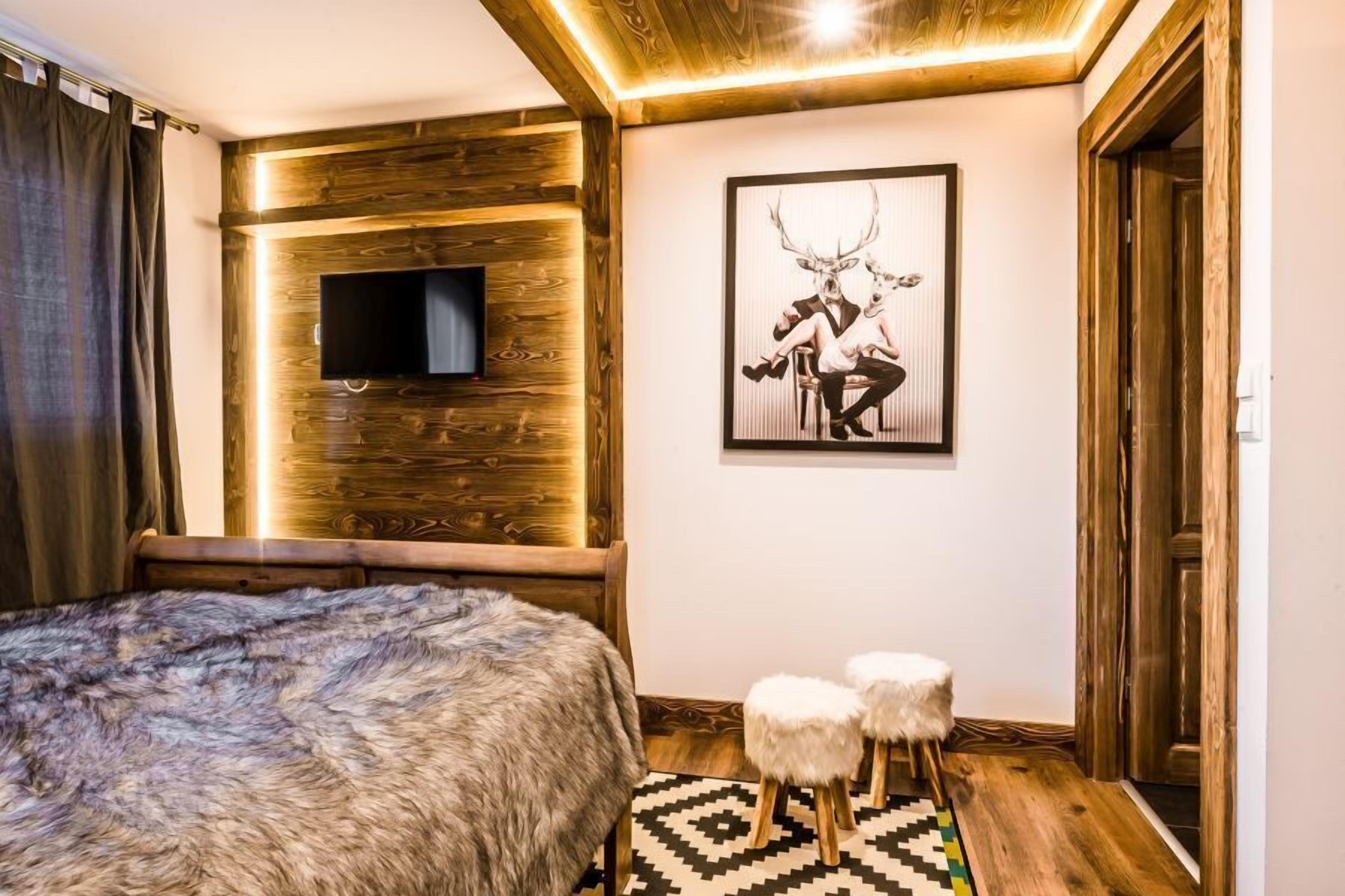 Basic Duplex, 3 Bedrooms, Sauna, Mountainside | Iron/ironing board, free WiFi, bed sheets