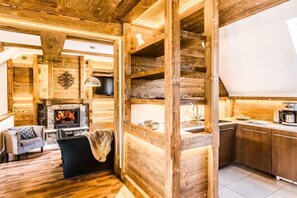 Duplex de base, 3 chambres, sauna, cÎté montagne | Fer et planche à repasser, accÚs au Wi-Fi (inclus), literie fournie