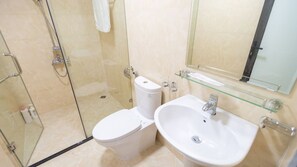 Shower, free toiletries, towels