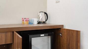 1 bedroom, individually decorated, individually furnished, desk