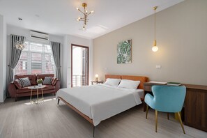 スイート | 1 室のベッドルーム、客室ごとに異なる装飾、客室ごとに異なるインテリア、デスク