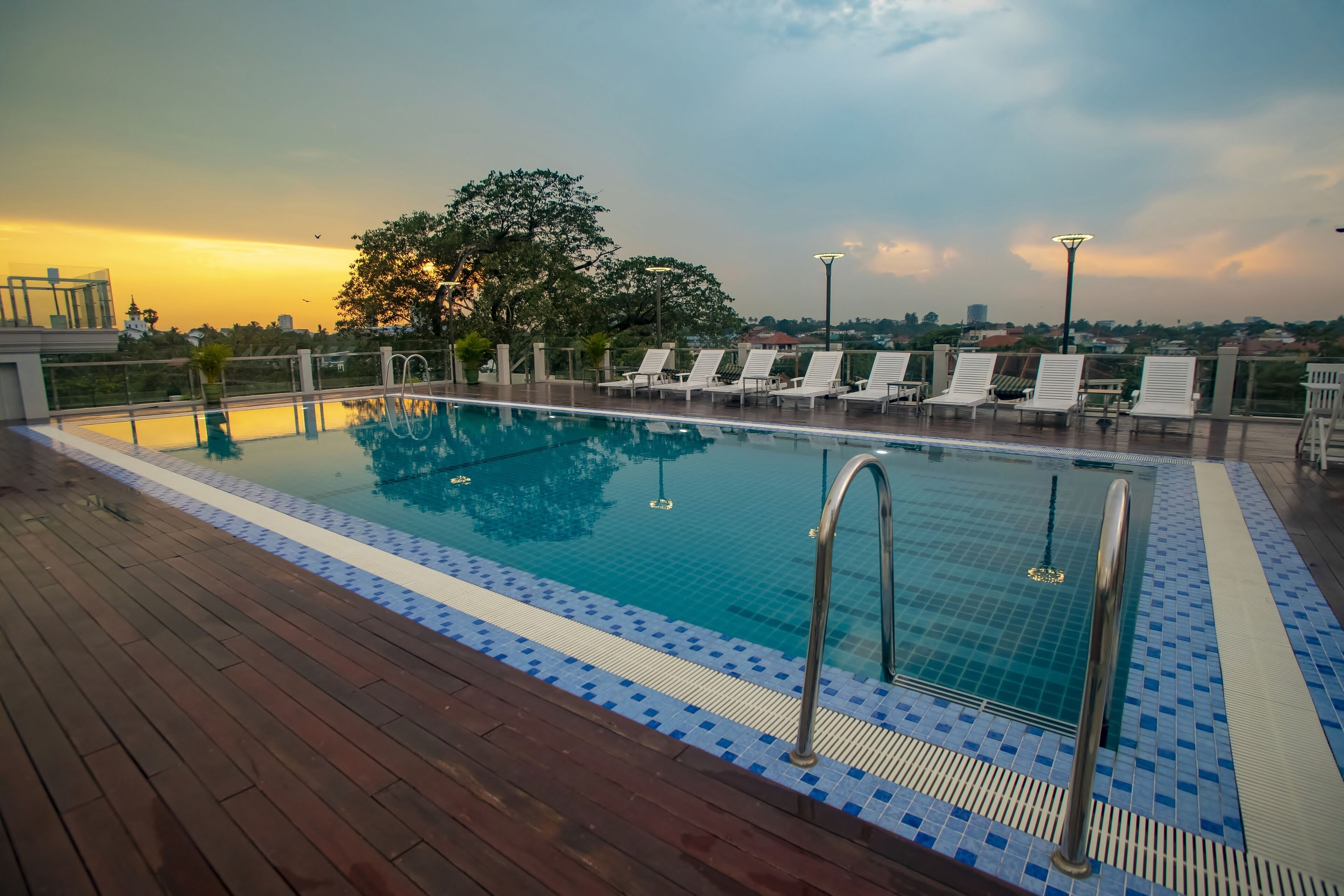 outdoor pool, open 7:00 am to 10:00 pm, pool loungers