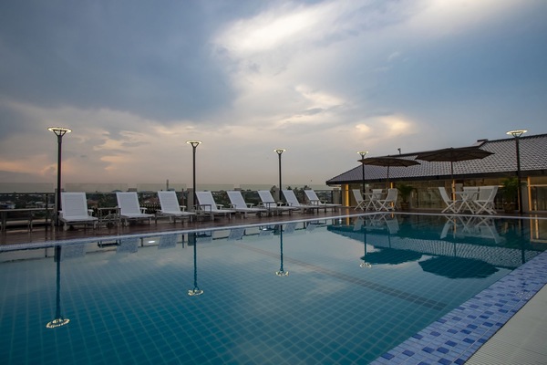 Piscina all'aperto, con ingresso dalle 07:00 alle 22:00, lettini