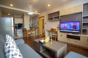 En 45-tommers smart-TV med kabel-kanaler samt TV