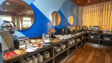 Free daily buffet breakfast