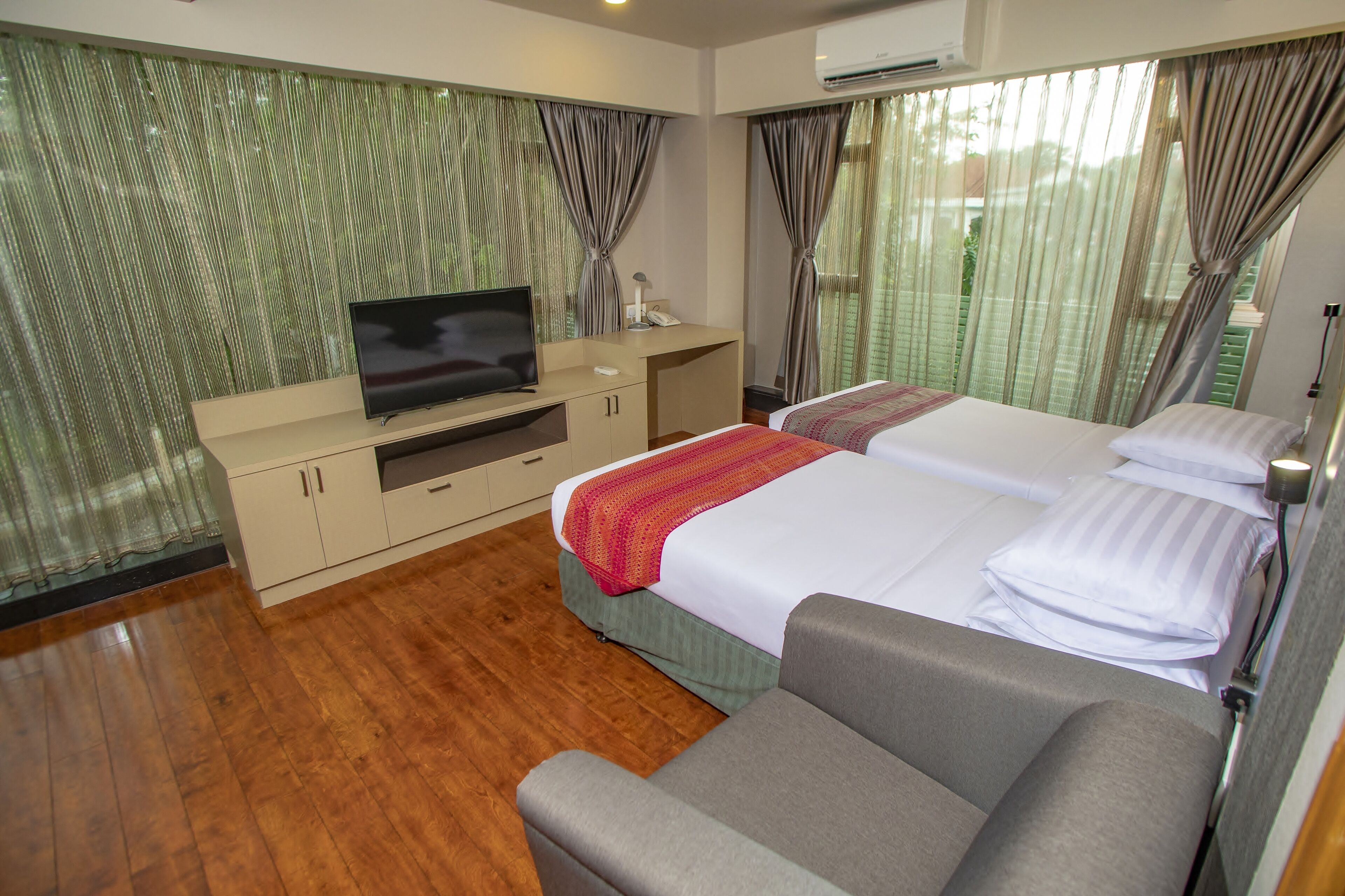 Quarto família, quartos conectados (Premier) | Frigobar, cofres nos quartos, escrivaninha