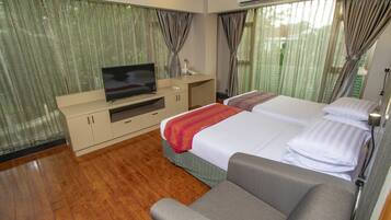 Premier Family Connecting Room | 1 bedroom, minibar, in-room safe, desk