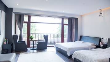 Family Suite | Blackout drapes, iron/ironing board, rollaway beds, free WiFi