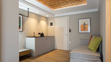 Deluxe Queen Suite | Private kitchenette | Mini-fridge, espresso maker, coffee/tea maker, electric kettle