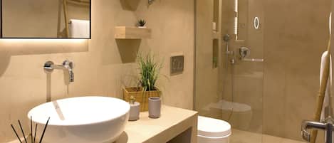 Deluxe Queen Suite | Badkamer met wastafel
