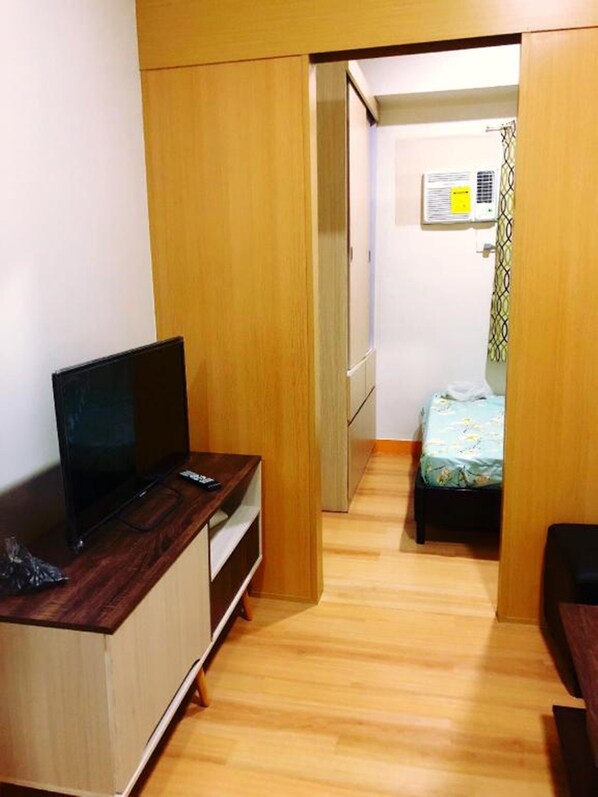 1 Bedroom Unit | Living area