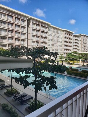 Waterslide - Happy Stay at Trees Residences (Quezon City)